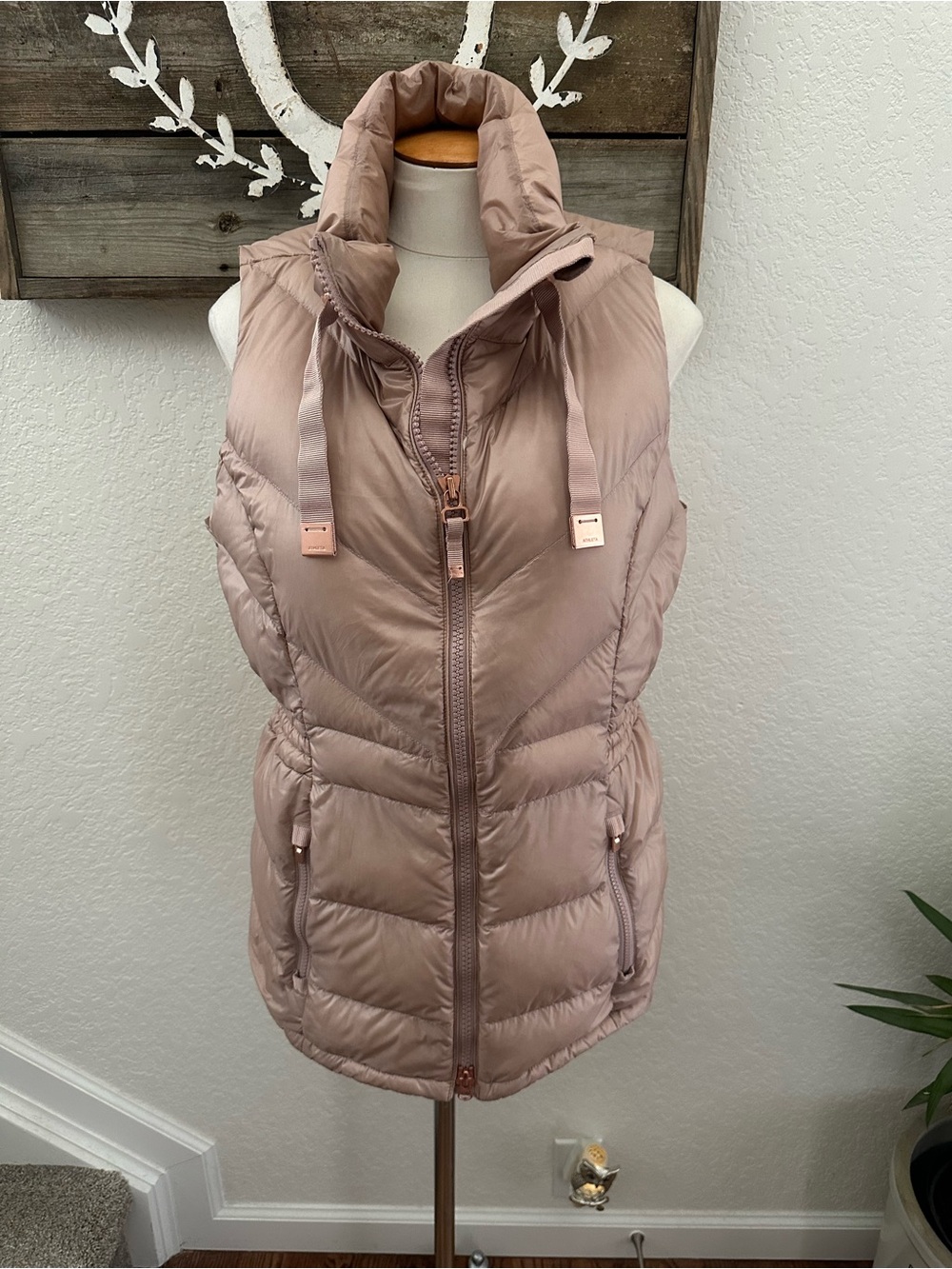 Athleta Banner Peak dusty pink down vest ladies size M